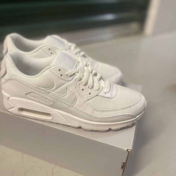 White NIKE AIR MAX - Picture 4 of 5